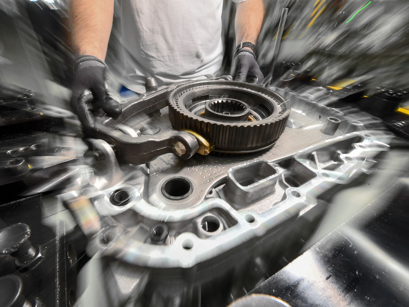 Das verarbeitende Gewerbe verzeichnet rückläufige Beschäftigtenzahlen. (Symbolbild) - Foto: Felix Kästle/dpa