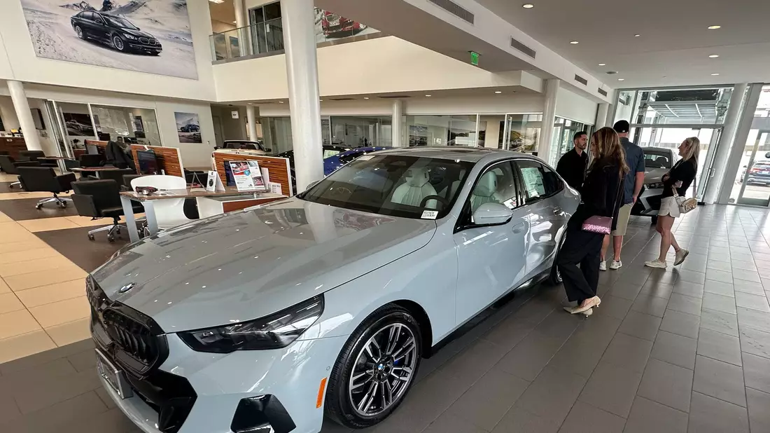 BMW konnte in den ersten drei Jahresmonaten in den USA ebenfalls Fahrt aufnehmen. (Archivbild) - Bild: David Zalubowski/AP/dpa