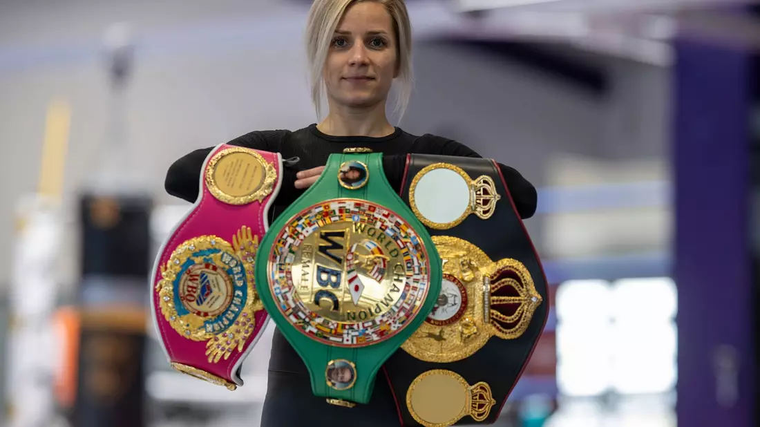Box-Trainer Alexander Haan betreute Tina Rupprecht von Anfang an. - Bild: Peter Kneffel/dpa
