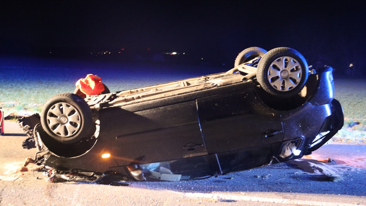 POL-HF: Ford prallt gegen Baum - Spenger fährt unter Alkoholeinfluss - Foto: presseportal.de