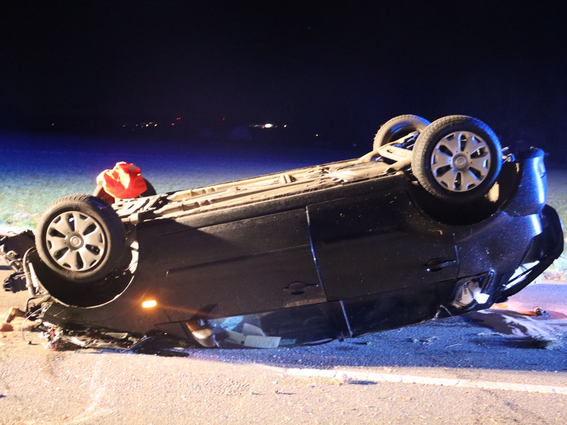 POL-HF: Ford prallt gegen Baum - Spenger fährt unter Alkoholeinfluss - Foto: presseportal.de