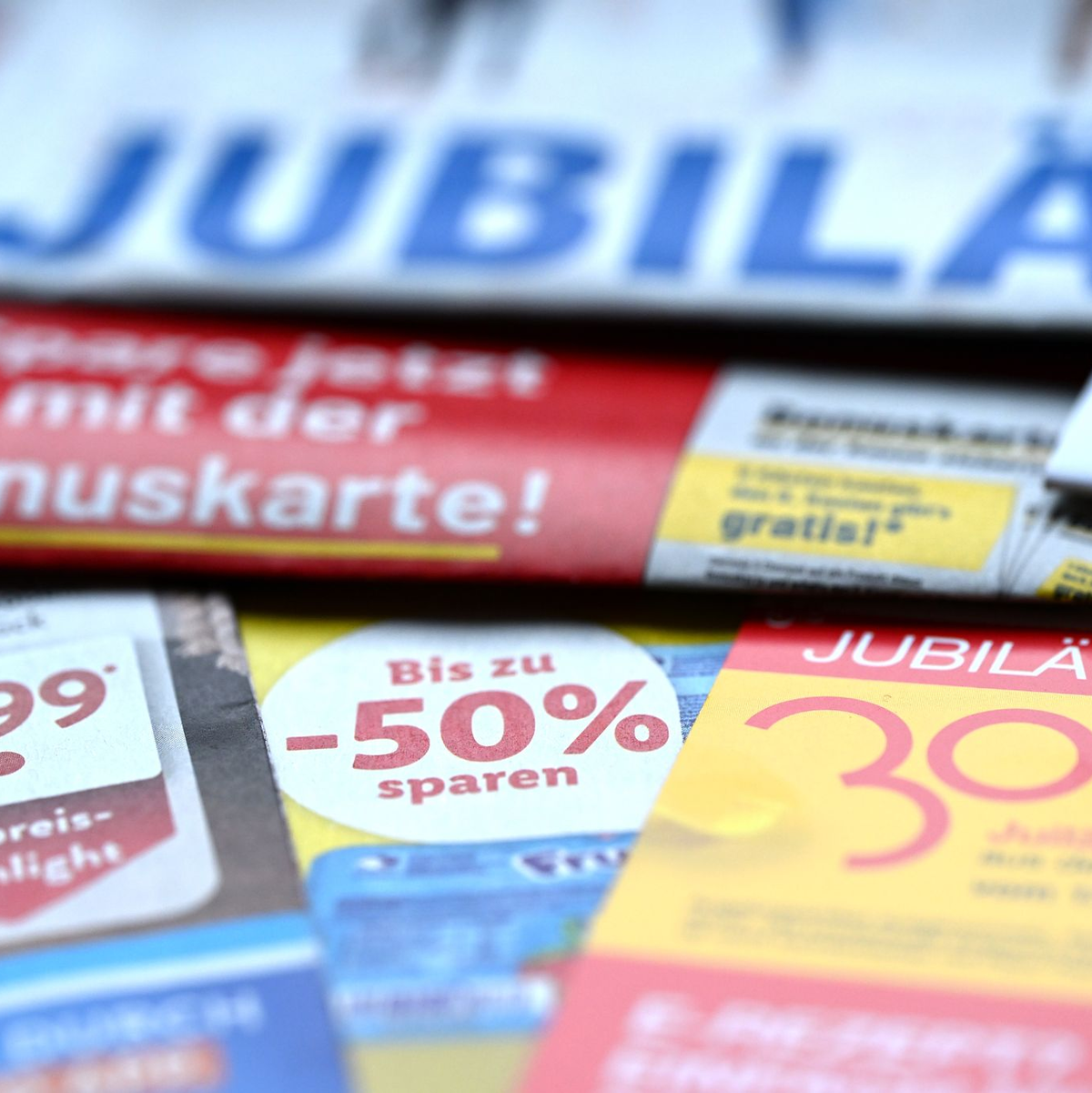 Viele Händler setzen weiterhin auf Print-Werbung. (Symbolbild) - Foto: Wolf von Dewitz/dpa