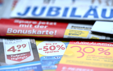 Viele Händler setzen weiterhin auf Print-Werbung. (Symbolbild) - Foto: Wolf von Dewitz/dpa