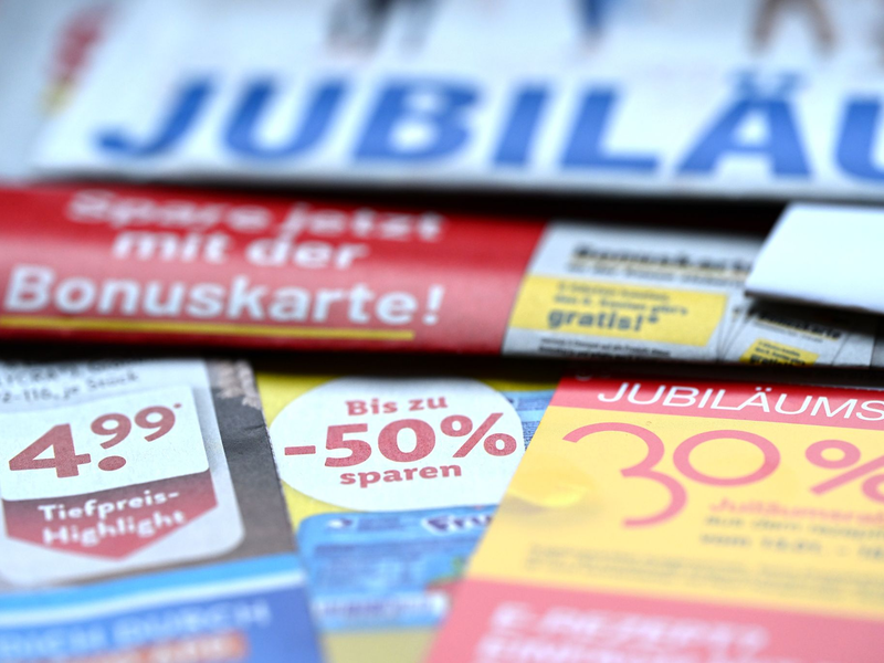 Viele Händler setzen weiterhin auf Print-Werbung. (Symbolbild) - Foto: Wolf von Dewitz/dpa