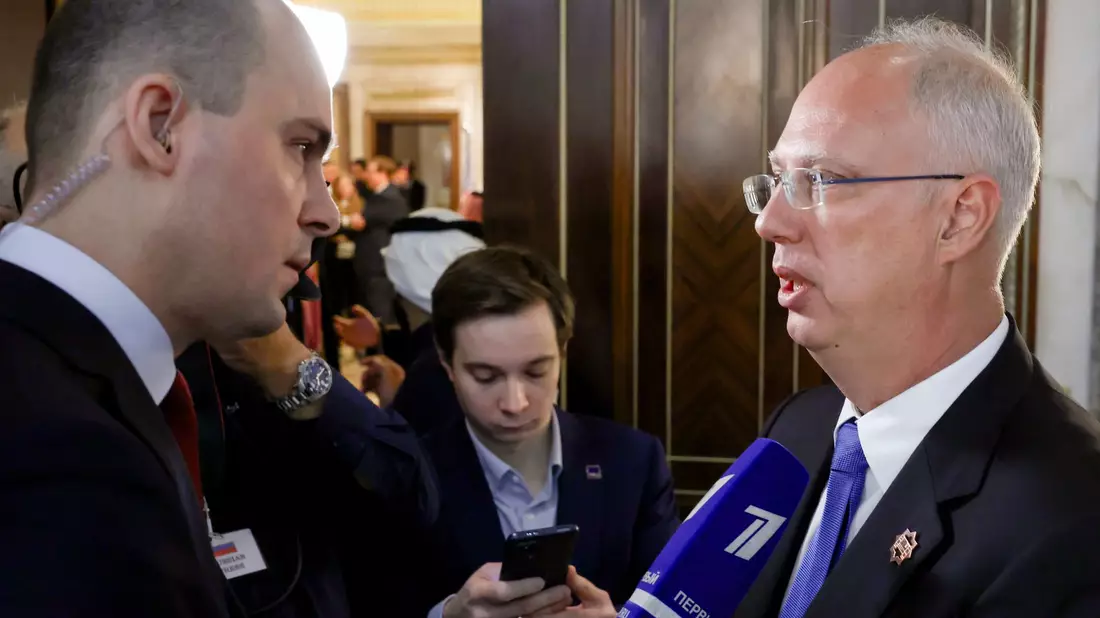 Moskau nennt eine Reise des Kreml-Beraters Kirill Dmitrijew in die USA möglich. Dmitrijew steht derzeit auf Sanktionslisten des Weißen Hauses. (Archivbild)  - Bild: Evelyn Hockstein/Pool Reuters/AP/dpa