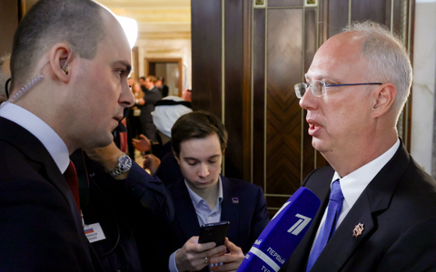 Moskau nennt eine Reise des Kreml-Beraters Kirill Dmitrijew in die USA möglich. Dmitrijew steht derzeit auf Sanktionslisten des Weißen Hauses. (Archivbild)  - Foto: Evelyn Hockstein/Pool Reuters/AP/dpa