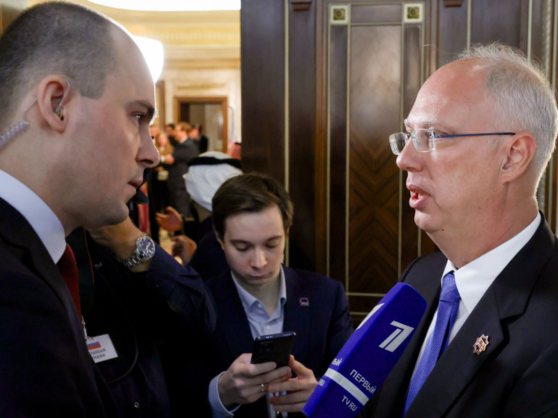 Moskau nennt eine Reise des Kreml-Beraters Kirill Dmitrijew in die USA möglich. Dmitrijew steht derzeit auf Sanktionslisten des Weißen Hauses. (Archivbild)  - Foto: Evelyn Hockstein/Pool Reuters/AP/dpa