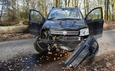 POL-NI: Autofahrerin verursacht zwei Verkehrsunfälle - Foto: presseportal.de