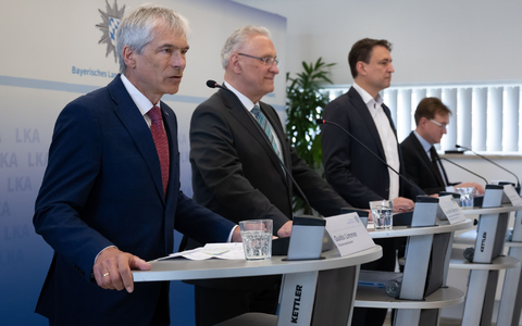 Nach erfolgreichen Ermittlungen werden Seiten mit Darstellungen von Kindesmissbrauch in der Regel gesperrt. Hosting-Anbieter müssen die Inhalte darüber hinaus aber auch löschen. - Foto: Sven Hoppe/dpa Nach erfolgreichen Ermittlungen werden Seiten mit Darstellungen von Kindesmissbrauch in der Regel gesperrt. Hosting-Anbieter müssen die Inhalte darüber hinaus aber auch löschen. - Foto: Sven Hoppe/dpa