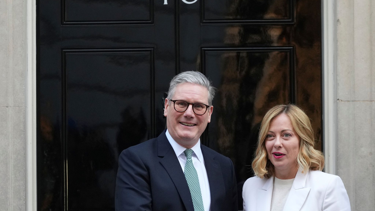 Wollen einen Handelskrieg verhindern: Der britische Premierminister Keir Starmer und Giorgia Meloni, Ministerpräsidentin von Italien. (Archivbild) - Foto: Frank Augstein/AP/dpa