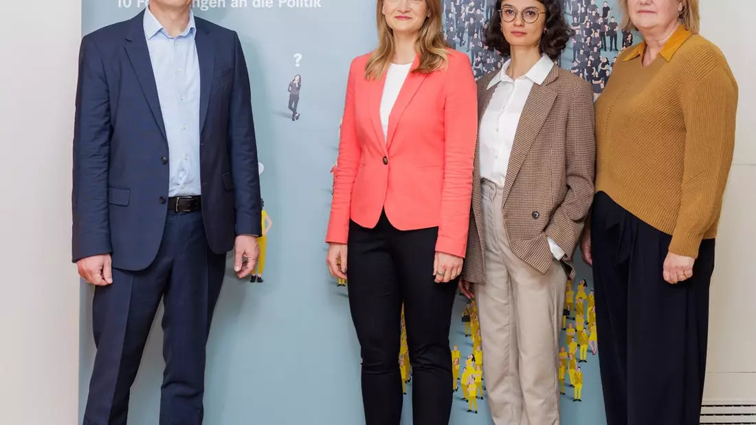 Zehn Forderungen an die Politik für eine bessere Gesundheitskompetenz / Neue Studie zeigt: Drei von vier Erwachsenen verstehen Gesundheitsinformationen nicht - Bild: presseportal.de