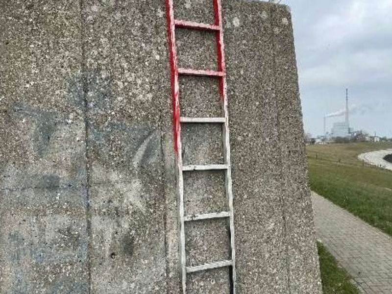 POL-WHV: Nach Kupferdiebstahl am Rüstringer Berg Gerüstleiter zurückgelassen? Wer kann Angaben zu der Leiter machen? - Foto: presseportal.de