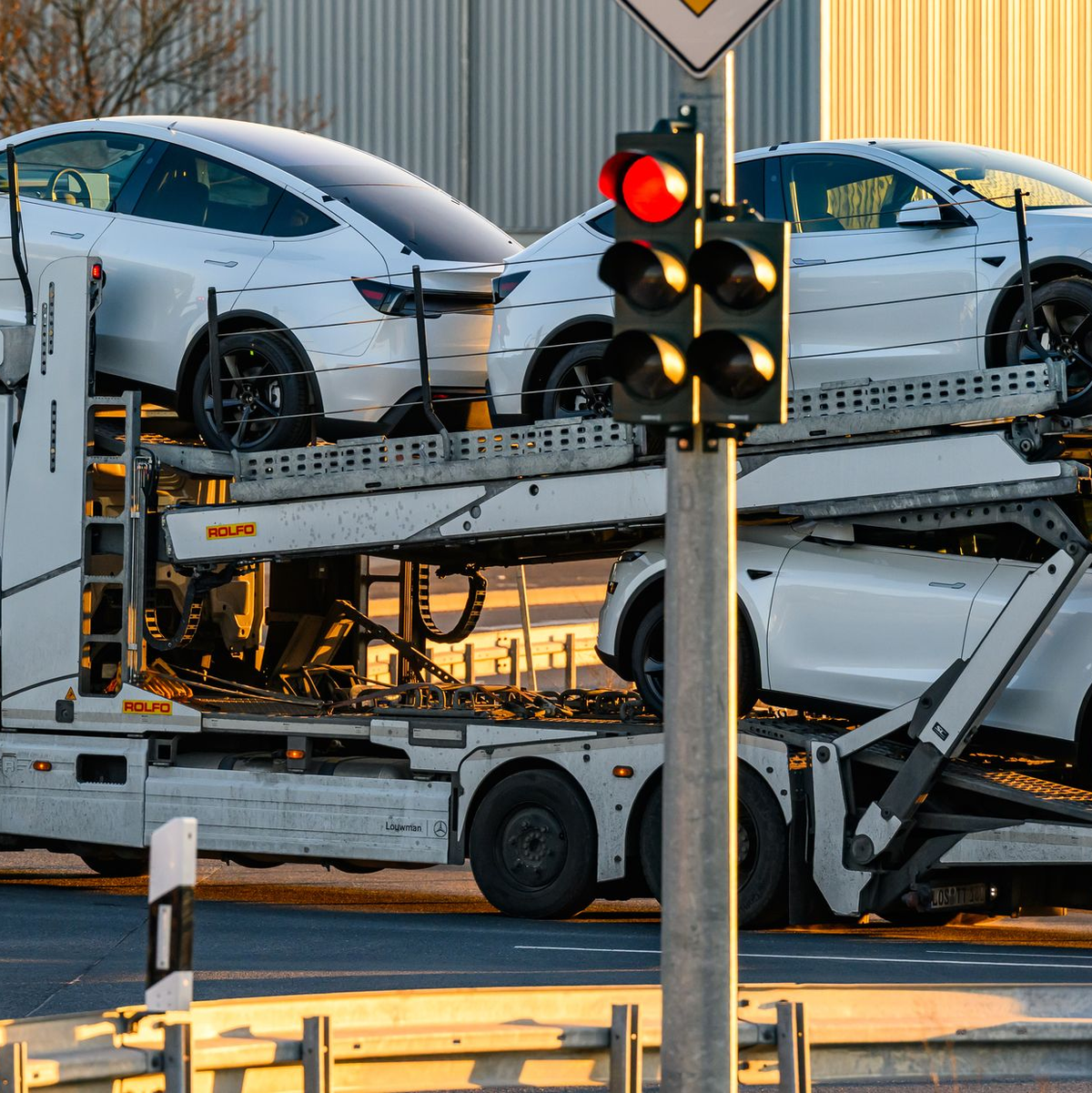  Bei den Auslieferungszahlen dürfte der Umstieg auf eine erneuerte Generation des Bestsellers Model Y ein Faktor sein.  - Foto: Patrick Pleul/dpa