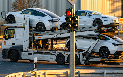  Bei den Auslieferungszahlen dürfte der Umstieg auf eine erneuerte Generation des Bestsellers Model Y ein Faktor sein. (Archivbild)  - Foto: Patrick Pleul/dpa