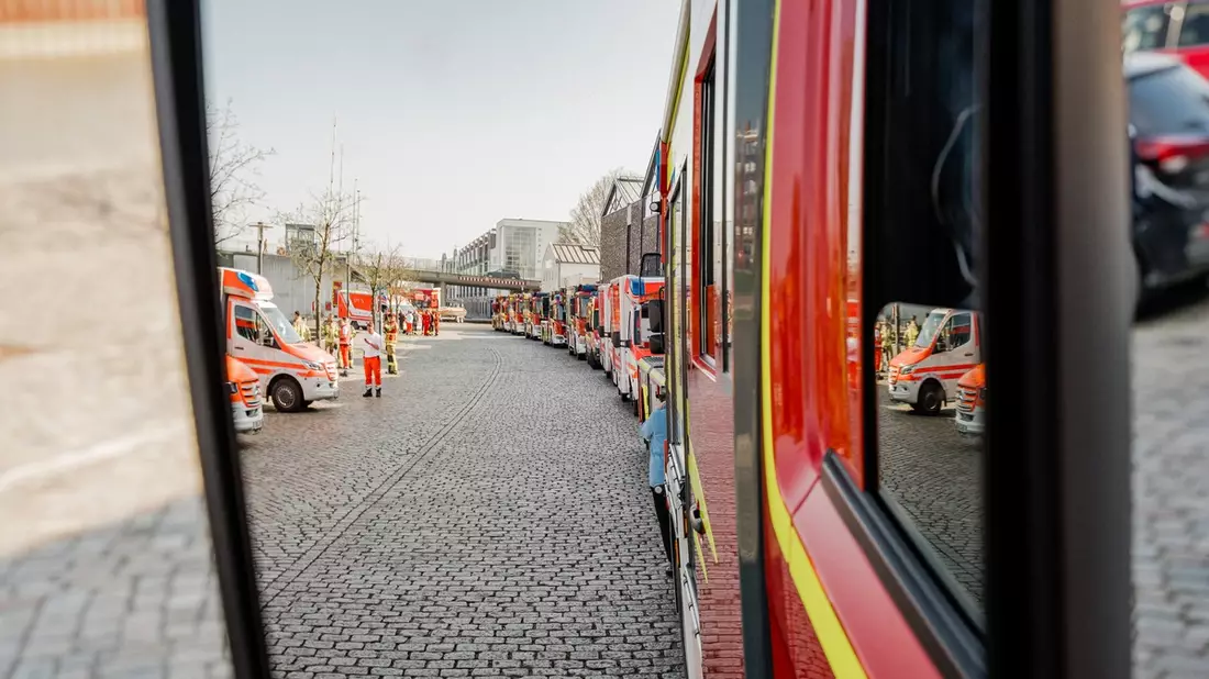 FW Bremerhaven: Große Ernennungsfeier der Feuerwehr Bremerhaven - Bild: presseportal.de