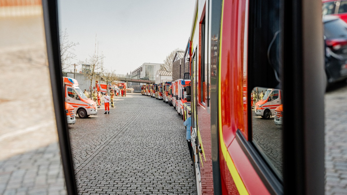 FW Bremerhaven: Große Ernennungsfeier der Feuerwehr Bremerhaven - Foto: presseportal.de