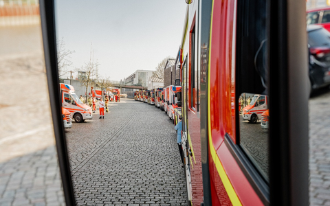 FW Bremerhaven: Große Ernennungsfeier der Feuerwehr Bremerhaven - Foto: presseportal.de