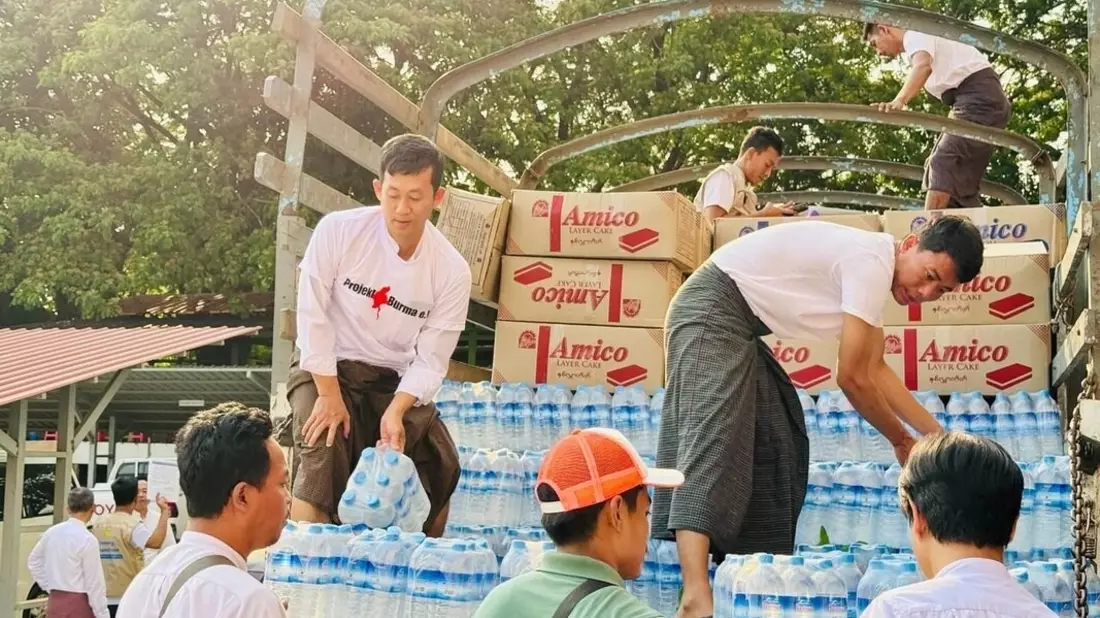 Myanmar: Hilfsgüter gelangen ins Erdbebengebiet / Organisationen im Bündnis Aktion Deutschland Hilft verteilen Trinkwasser, Nahrung und medizinische Notfallsets / Rund 3 Millionen Euro Spenden - Bild: presseportal.de