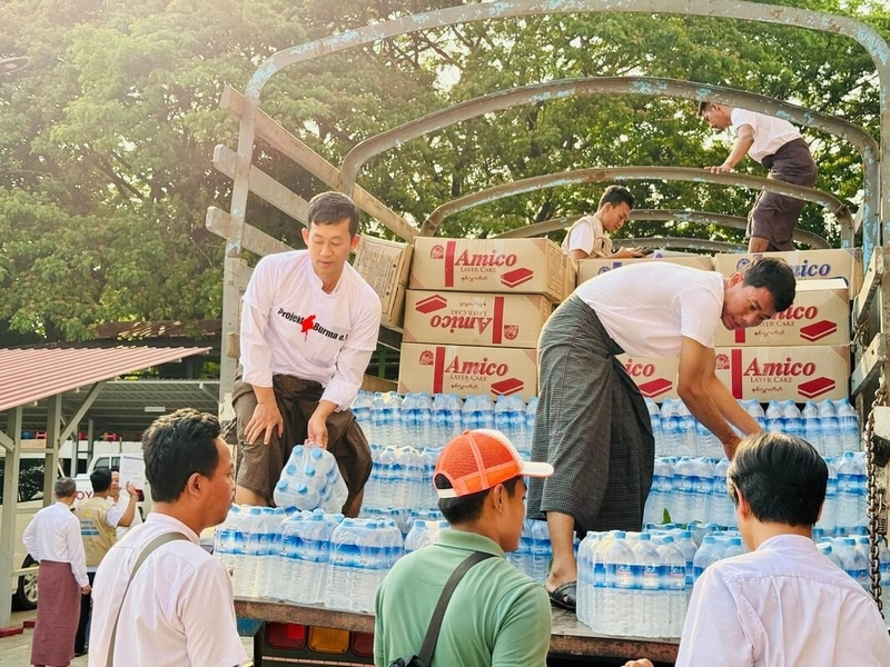 Myanmar: Hilfsgüter gelangen ins Erdbebengebiet / Organisationen im Bündnis Aktion Deutschland Hilft verteilen Trinkwasser, Nahrung und medizinische Notfallsets / Rund 3 Millionen Euro Spenden - Foto: presseportal.de
