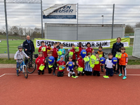 POL-PPTR: BOB Aktion mit dem FSV Tarforst - Sichtbar sein im Straßenverkehr - Foto: presseportal.de