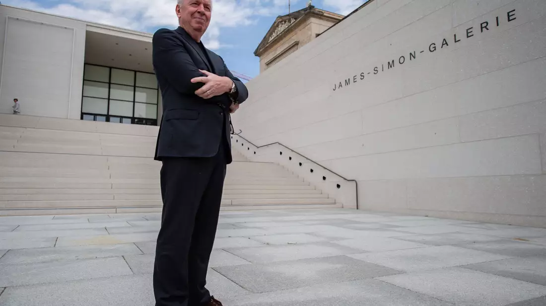 In Deutschland ist Chipperfield vor allem für die Sanierung der Neuen Nationalgalerie und den Wiederaufbau des Neuen Museums in Berlin bekannt. (Archivbild) - Bild: Lisa Ducret/dpa