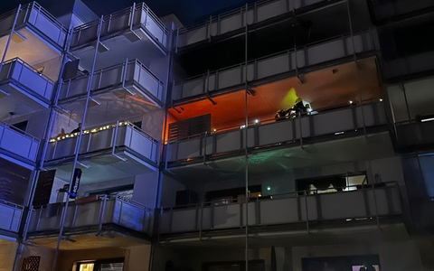 FW Bergheim: Balkonbrand in Bergheim - schnelle Eindämmung durch schnelle Anwohnerreaktion - Foto: presseportal.de FW Bergheim: Balkonbrand in Bergheim - schnelle Eindämmung durch schnelle Anwohnerreaktion - Foto: presseportal.de