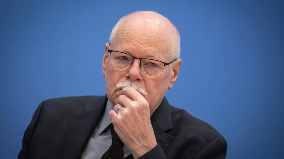 Der Vorsitzende der Innenministerkonferenz lehnt eine Absenkung des Alters für Strafmündigkeit ab. - Bild: Soeren Stache/dpa