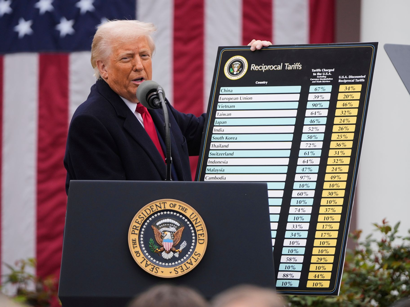 Trump: Niedrigere Zölle, wenn EU für USA Markt öffnet (Archivbild) - Foto: Mark Schiefelbein/AP/dpa