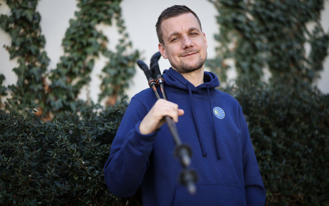 Riesenblasen, Riesenstreit, Riesenrausch - fĂĽr Tobi Schlegl war die Zeit mit seiner Mutter auf dem Jakobsweg Leid und Freude zugleich. - Foto: Christian Charisius/dpa Riesenblasen, Riesenstreit, Riesenrausch - fĂĽr Tobi Schlegl war die Zeit mit seiner Mutter auf dem Jakobsweg Leid und Freude zugleich. - Foto: Christian Charisius/dpa