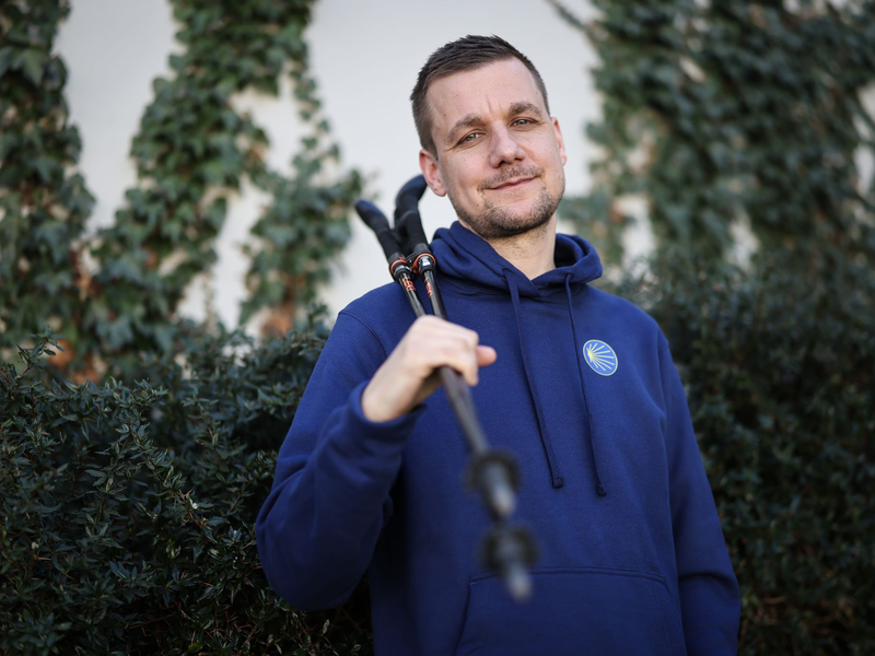 Riesenblasen, Riesenstreit, Riesenrausch - für Tobi Schlegl war die Zeit mit seiner Mutter auf dem Jakobsweg Leid und Freude zugleich.  - Foto: Christian Charisius/dpa