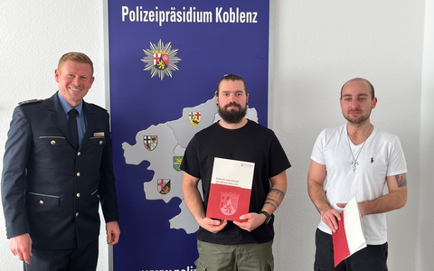 POL-PPKO: Wer nichts tut macht mit - Polizei Koblenz ehrt zwei Männer für deren vorbildliches Verhalten - Foto: presseportal.de