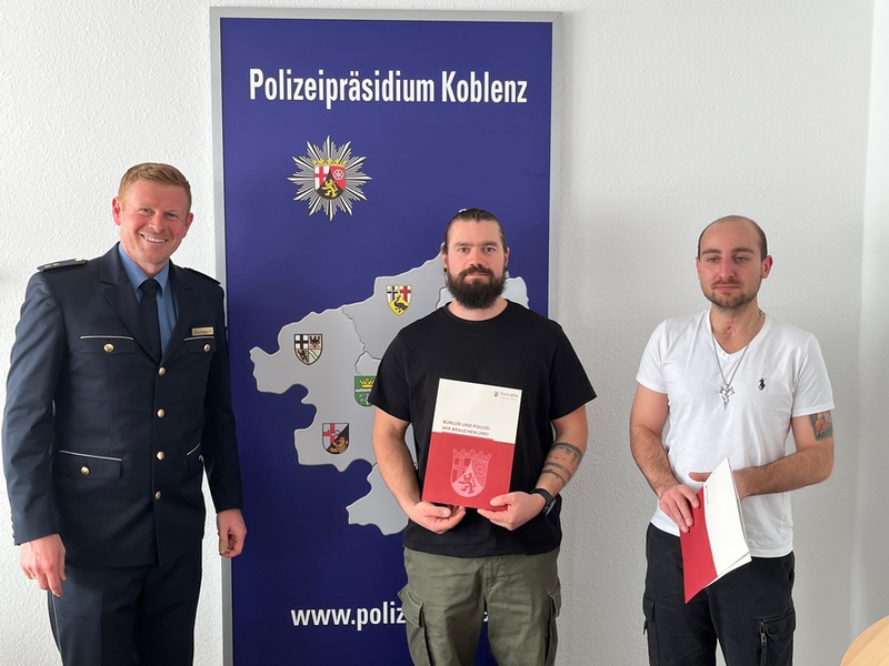 POL-PPKO: Wer nichts tut macht mit - Polizei Koblenz ehrt zwei Männer für deren vorbildliches Verhalten - Foto: presseportal.de