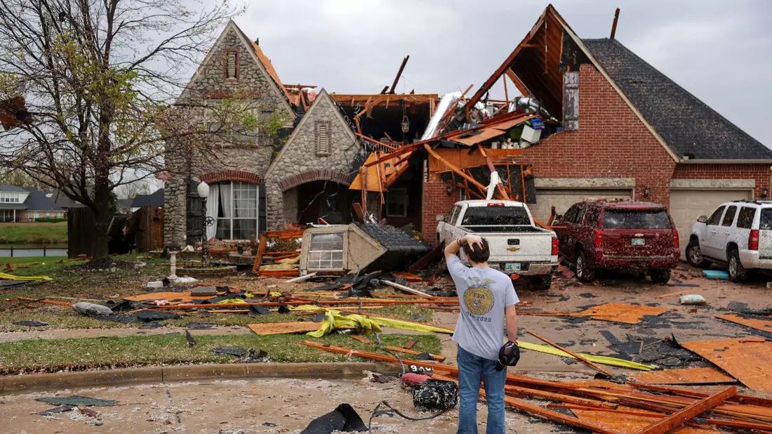 Die Stürme verursachten auch Todesfälle. - Bild: Mike Simons/Tulsa World/AP/dpa