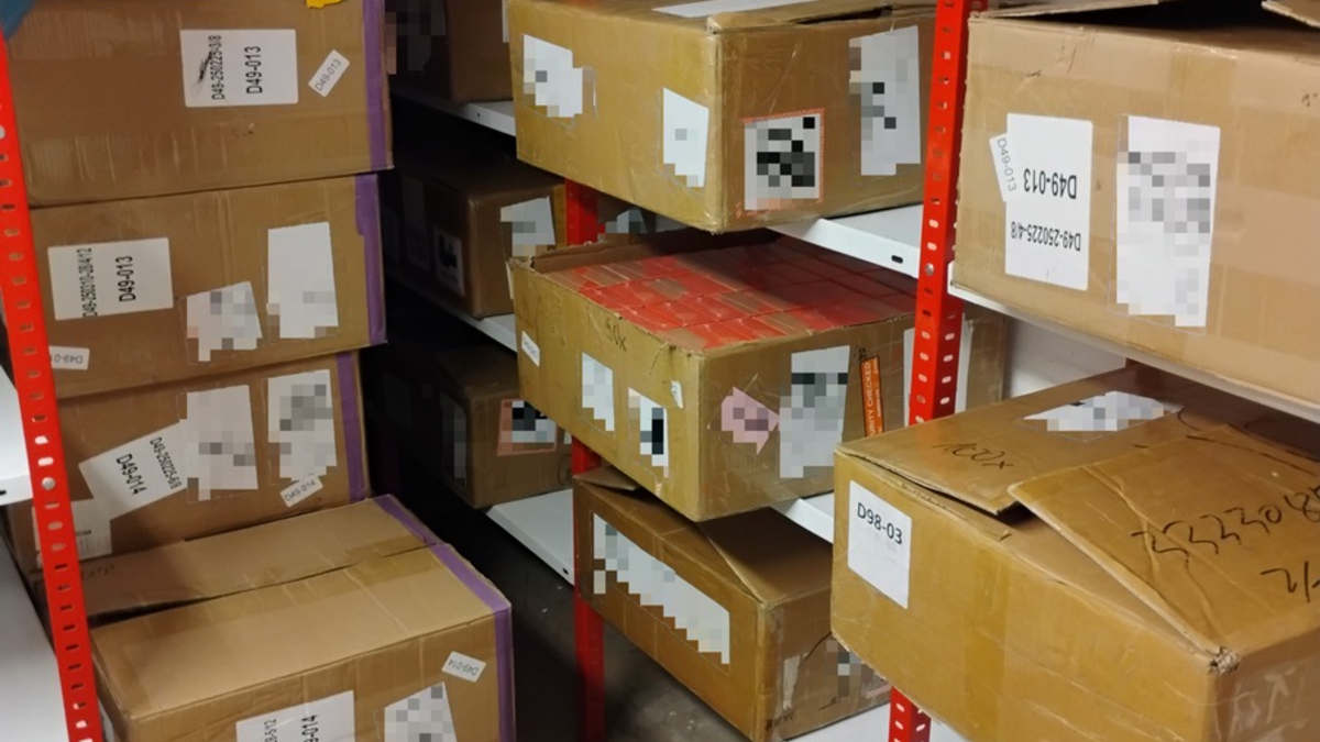 HZA-BS: Zoll kontrolliert Großhändler / Tabaksteuerhinterziehung und Verdacht auf Plagiat Handel - Foto: presseportal.de