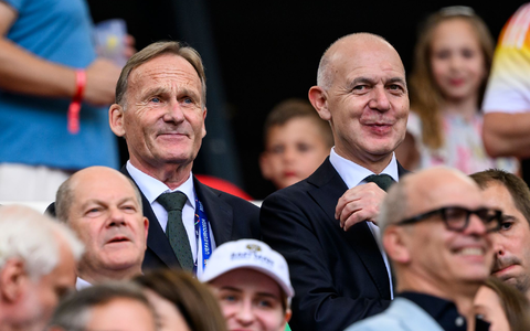 Die Top-Funktionäre Watzke (l.) und Neuendorf (r.) gehören für eine weitere Amtszeit den internationalen Fußball-Gremien an.  - Foto: Tom Weller/dpa
