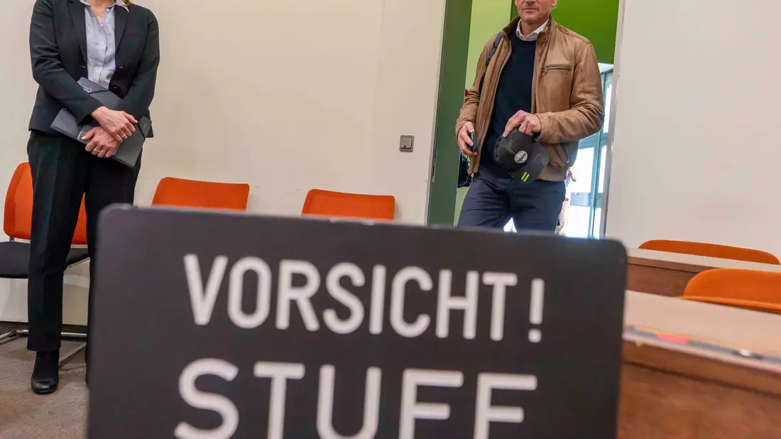 Lehmann kam mit einer Geldbuße davon. - Bild: Peter Kneffel/dpa