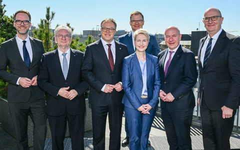 Thüringens Ministerpräsident Mario Voigt erhofft sich vom Treffen mit seinen ostdeutschen Kollegen ein starkes Signal an die Bundespolitik.  - Foto: Jens Kalaene/dpa