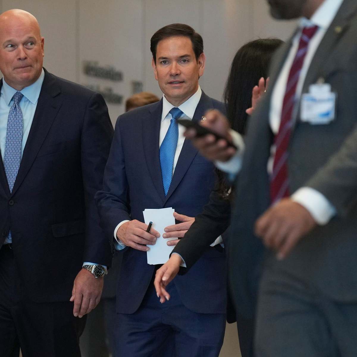 Informierte Nato-Partner in Brüssel über die Friedensbemühungen seines Präsidenten Donald Trump: US-Außenminister Marco Rubio, hier mit seiner deutschen Kollegin Annalena Baerbock. - Foto: Jacquelyn Martin/Pool AP/AP/dpa