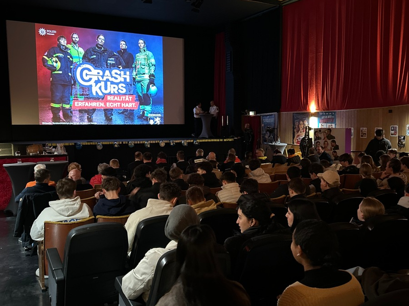 POL-DA: Pfungstadt / Landkreis Darmstadt-Dieburg: Experten nehmen junge Schülerinnen und Schüler mit auf eine Fahrt zum Thema Gefahren im Straßenverkehr - Foto: presseportal.de