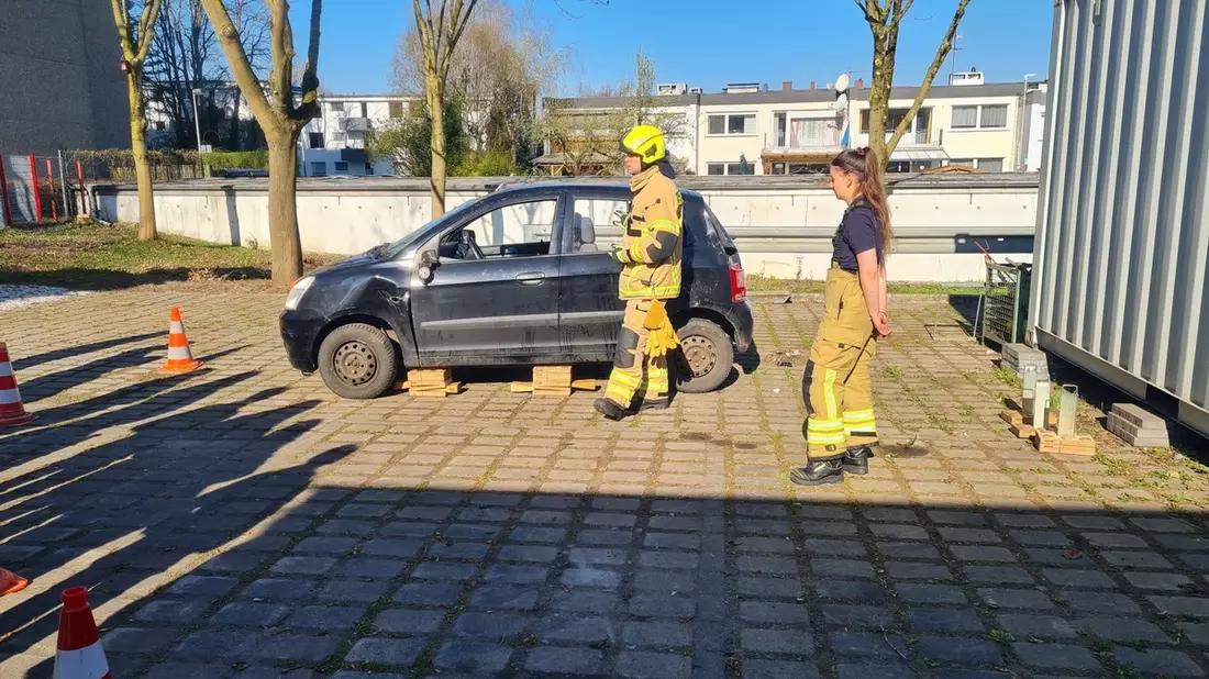 FW Paderborn: Girls'Day bei der Feuerwehr Paderborn - Ein spannender Tag voller neuer Eindrücke - Bild: presseportal.de