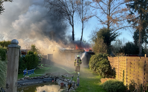 FW-DO: Brennende Gartenlaube in Menglinghausen - Foto: presseportal.de