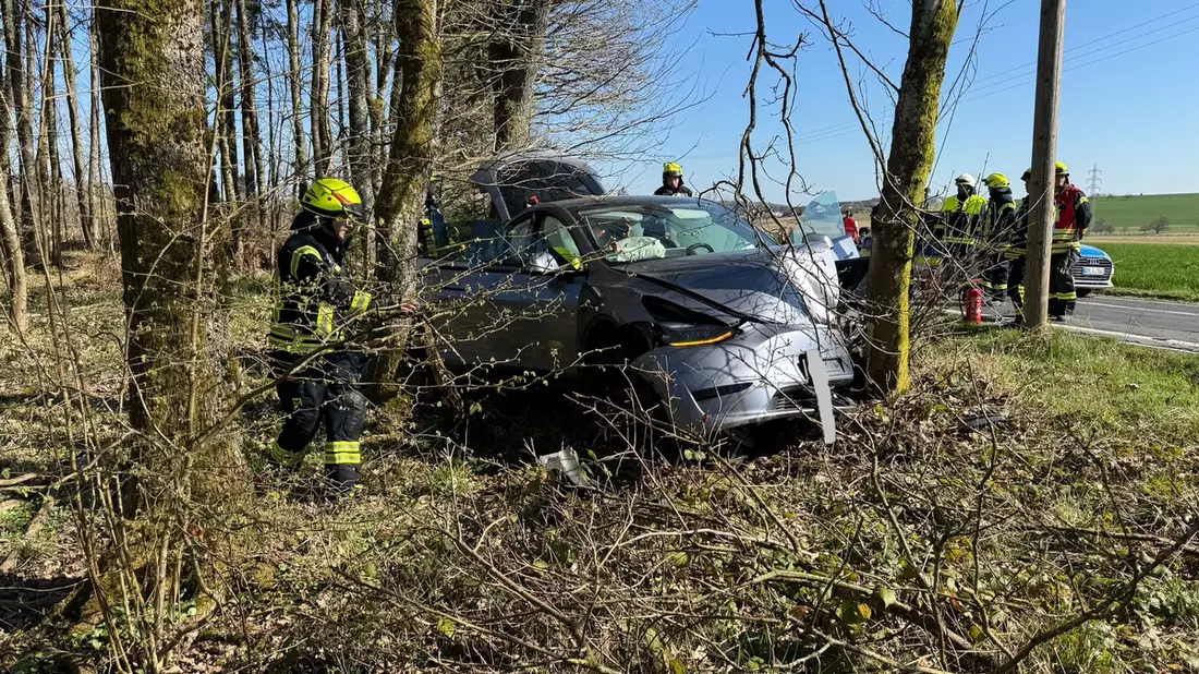FW VG Westerburg: Mutter und Kleinkind verunfallen mit Elektrofahrzeug - Rauchentwicklung ruft Feuerwehr auf den Plan - Bild: presseportal.de