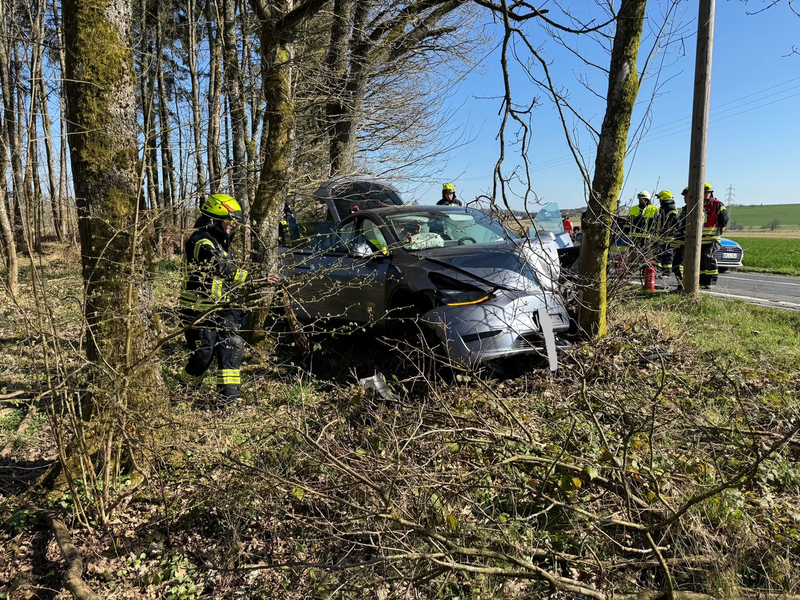 FW VG Westerburg: Mutter und Kleinkind verunfallen mit Elektrofahrzeug - Rauchentwicklung ruft Feuerwehr auf den Plan - Foto: presseportal.de