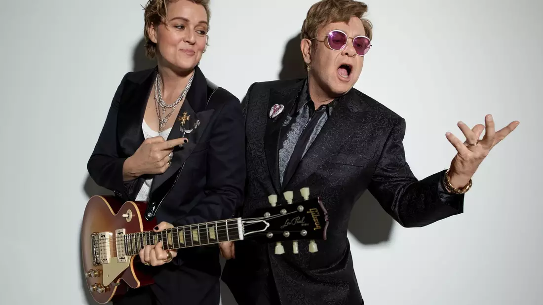 Das neue Album «Who Believes In Angels?» ist eine Rückkehr zum Rock-'n'-Roll-Sound, mit dem Elton John berühmt wurde. - Bild: Peggy Sirota/Universal/dpa