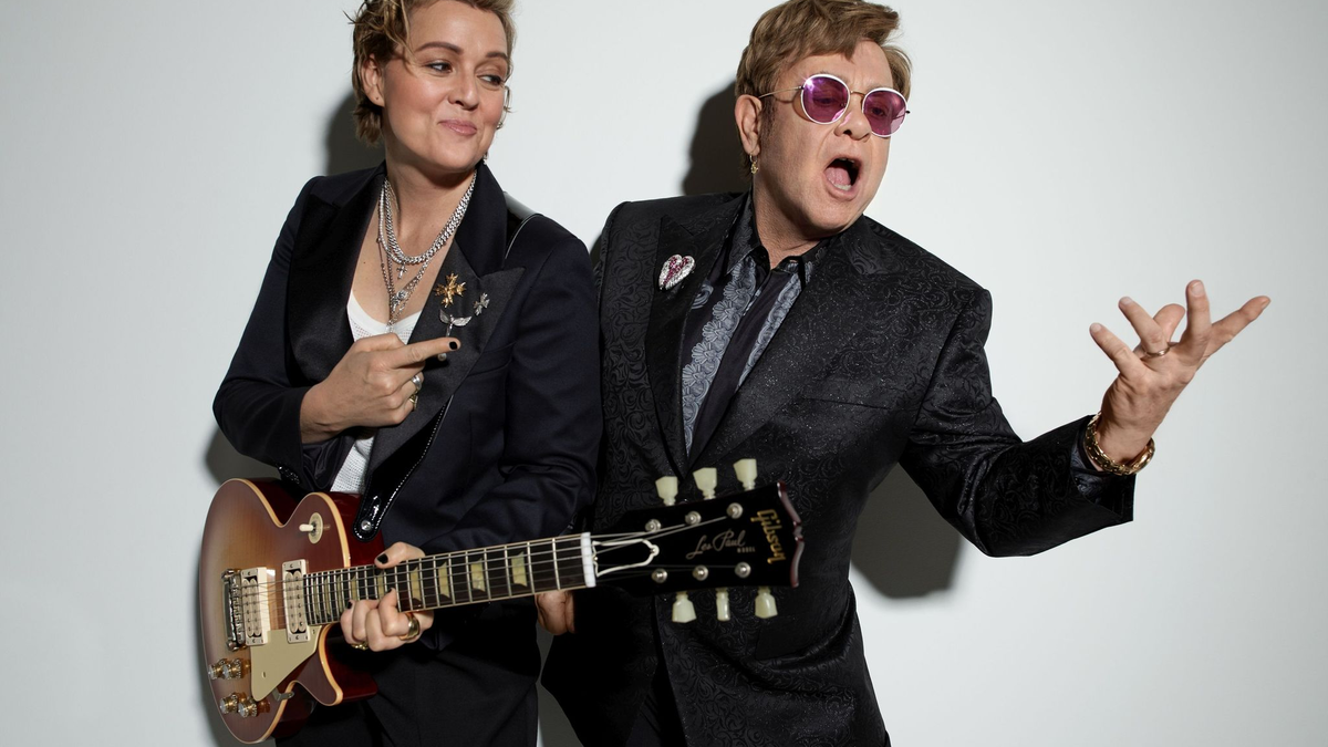 Das neue Album «Who Believes In Angels?» ist eine Rückkehr zum Rock-'n'-Roll-Sound, mit dem Elton John berühmt wurde. - Foto: Peggy Sirota/Universal/dpa