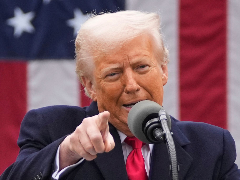 Donald Trump wendet sich mit scharfen Drohungen an Teheran. - Foto: Mark Schiefelbein/AP/dpa