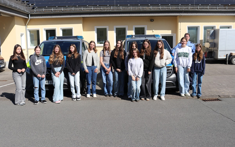 POL-ESW: Girl´s Day bei der Polizeidirektion Werra-Meißner; 13 Schülerinnen gewinnen Einblick in den Alltag der Hessischen Polizei - Foto: presseportal.de POL-ESW: Girl´s Day bei der Polizeidirektion Werra-Meißner; 13 Schülerinnen gewinnen Einblick in den Alltag der Hessischen Polizei - Foto: presseportal.de