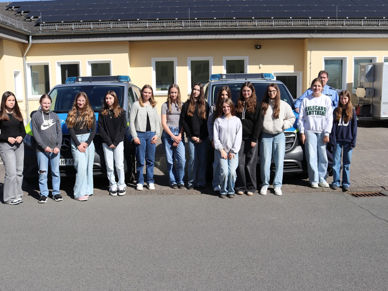 POL-ESW: Girl´s Day bei der Polizeidirektion Werra-Meißner; 13 Schülerinnen gewinnen Einblick in den Alltag der Hessischen Polizei - Foto: presseportal.de