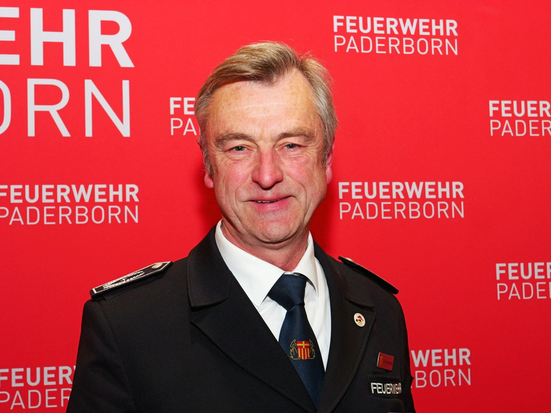 FW Paderborn: Robert Siemensmeyer feiert 60. Geburtstag - Höchstes Engagement für die Menschen in Sande und Paderborn - Foto: presseportal.de