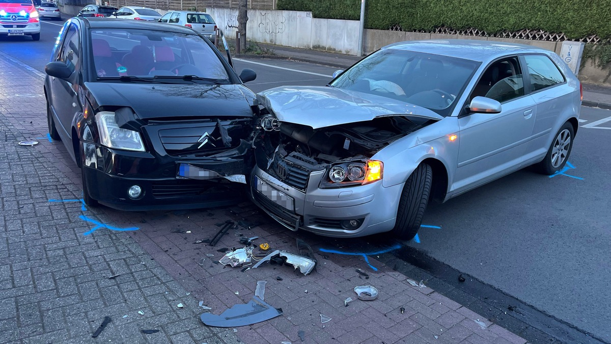 POL-RBK: Bergisch Gladbach - Zusammenstoß beim Abbiegen - Unfallverursacherin unter BtM-Einfluss - Foto: presseportal.de